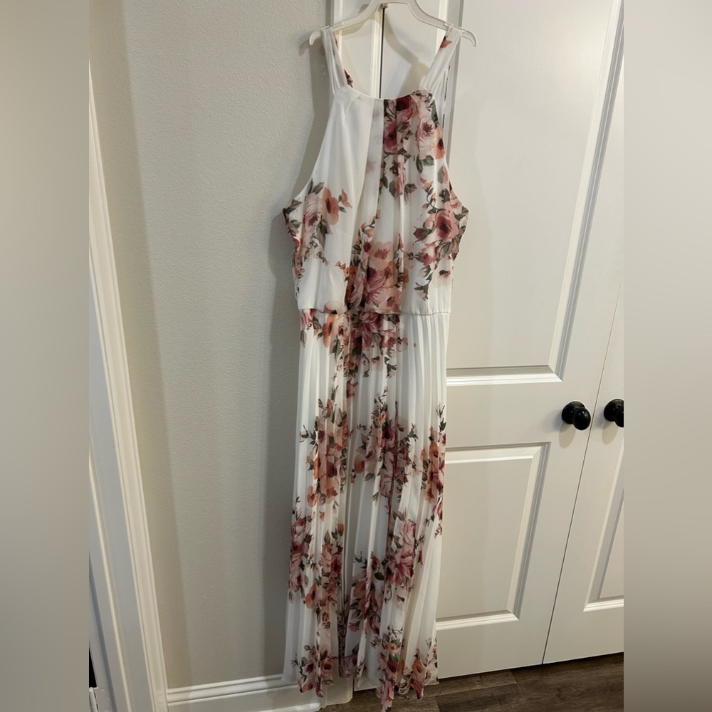 Beautiful White Floral Pleated Dress. Size 12